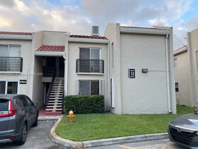 $2,300 | 5304 Northeast 6th Avenue, Unit H15, Oakland Park, FL 33334