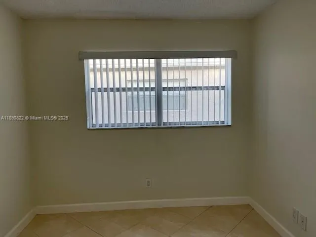 $2,300 | 5304 Northeast 6th Avenue, Unit H15, Oakland Park, FL 33334