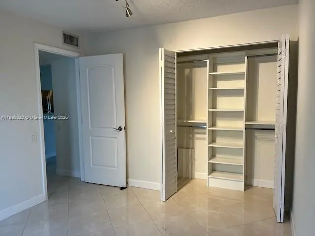 $2,300 | 5304 Northeast 6th Avenue, Unit H15, Oakland Park, FL 33334