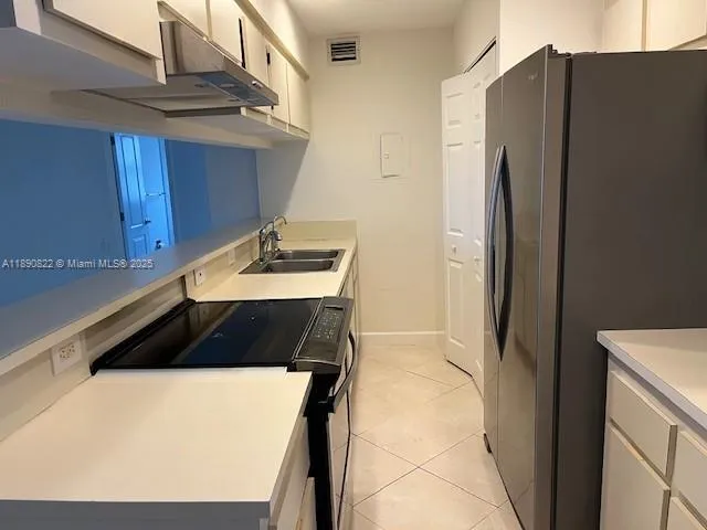 $2,300 | 5304 Northeast 6th Avenue, Unit H15, Oakland Park, FL 33334