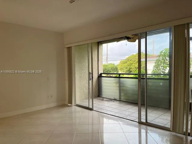 $2,300 | 5304 Northeast 6th Avenue, Unit H15, Oakland Park, FL 33334