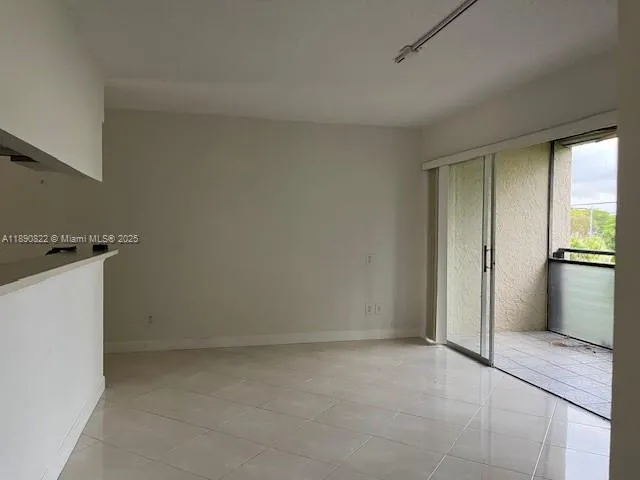 $2,300 | 5304 Northeast 6th Avenue, Unit H15, Oakland Park, FL 33334