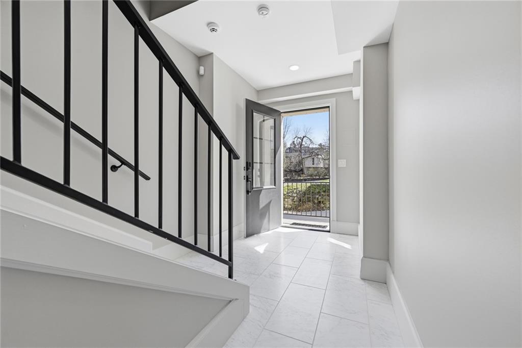 5133 Fifth Avenue Pittsburgh, PA 15232 - Photo 2 of 43 a view of entryway