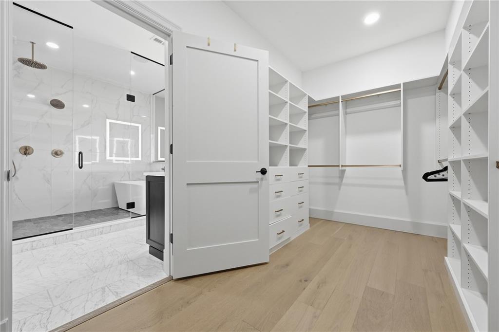 5133 Fifth Avenue Pittsburgh, PA 15232 - Photo 27 of 43 a view of walk in closet