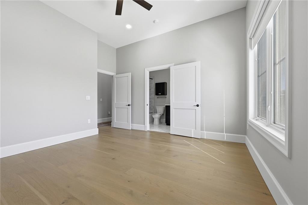 5133 Fifth Avenue Pittsburgh, PA 15232 - Photo 33 of 43 an empty room with windows and natural light