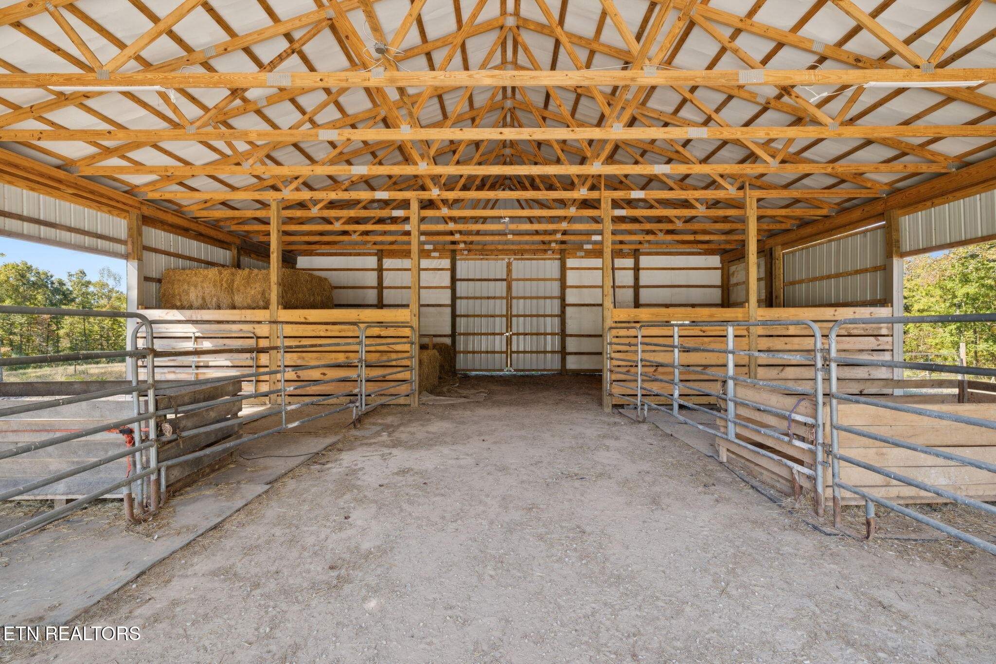 2025 Allardt-Tinch Road Jamestown, TN 38556 - Photo 35 of 59 Inside Barn
