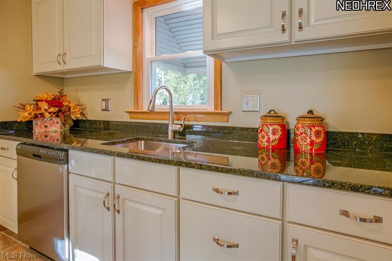 808 Glenhurst Road Willowick, OH 44095 - Photo 7 of 23