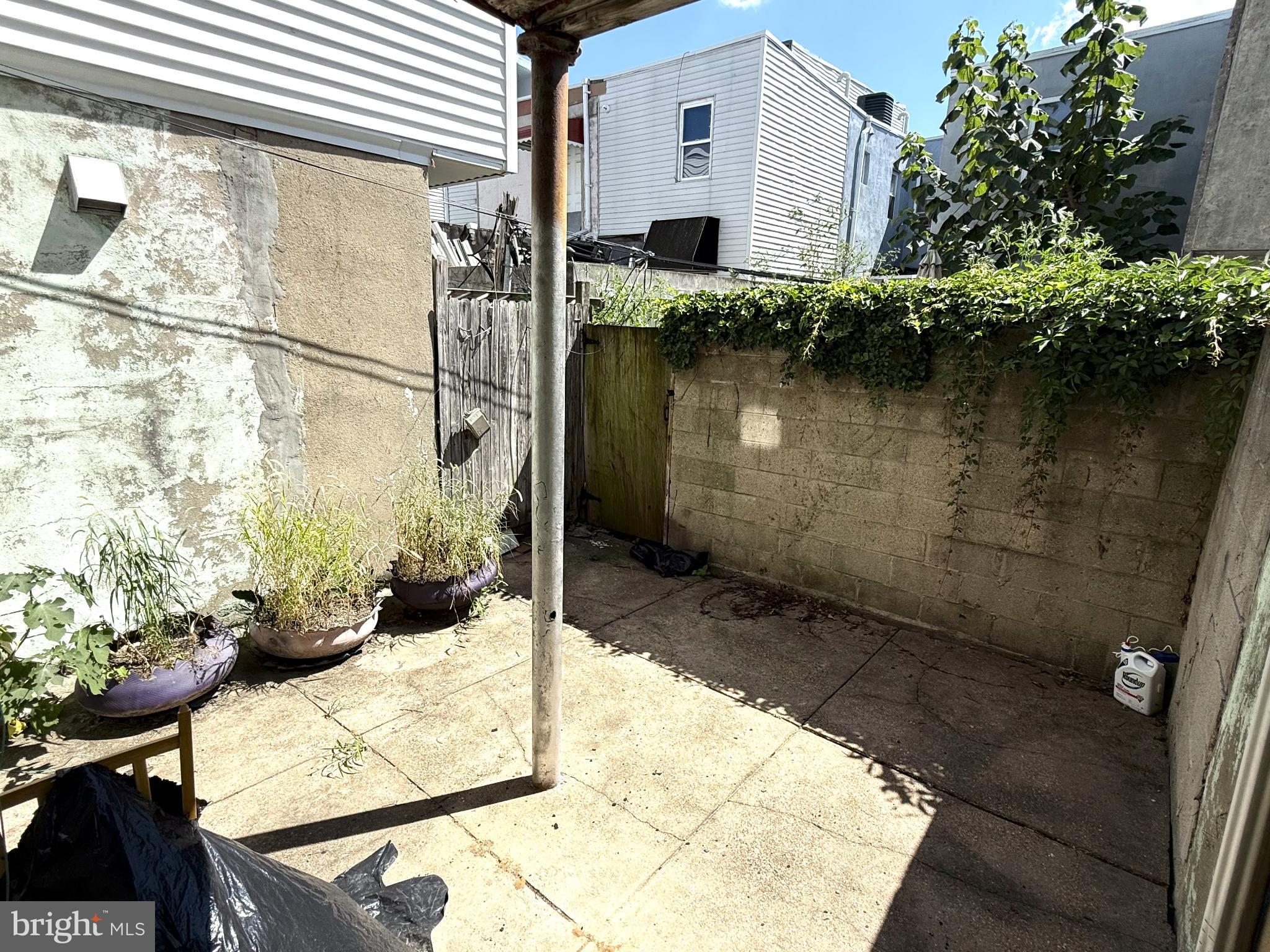 706 Dudley Street Philadelphia, PA 19148 - Photo 8 of 8 a view of a house with a yard