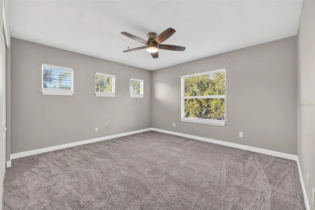 a view of empty room with a ceiling fan