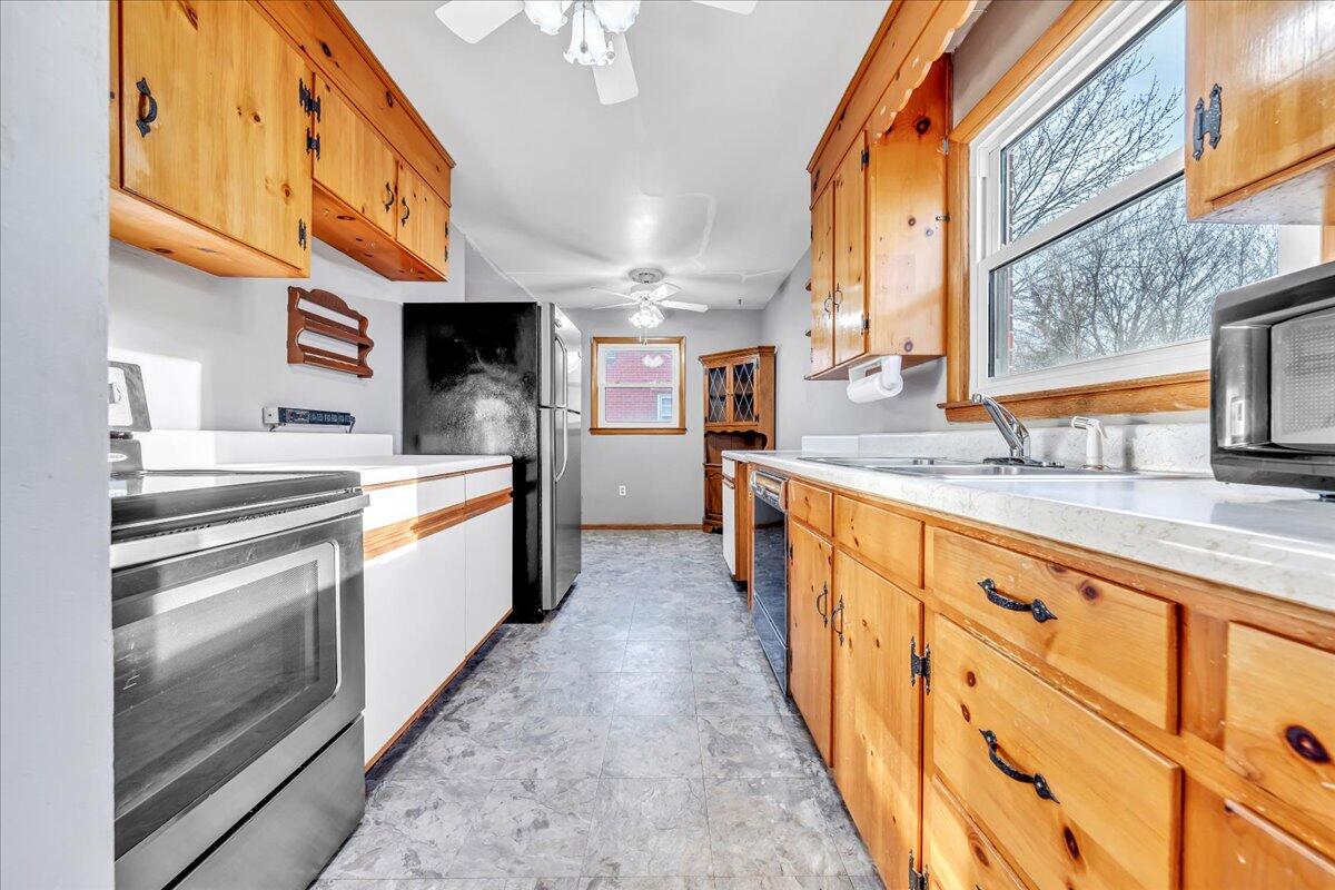 4938 Florist Road Roanoke, VA 24012 - Photo 6 of 45 06-MIB02944