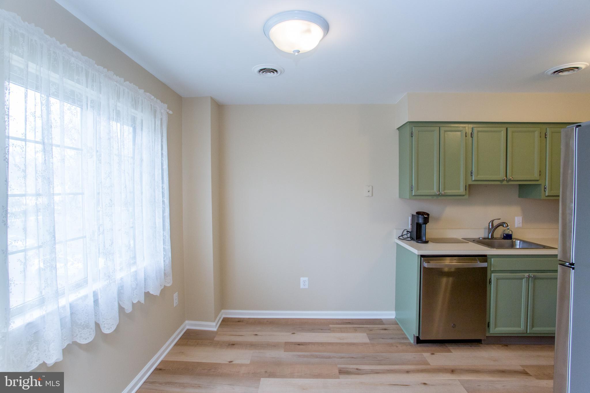 534 Patrick Place Chalfont, PA 18914 - Photo 16 of 36 Kitchen Eat-In Area