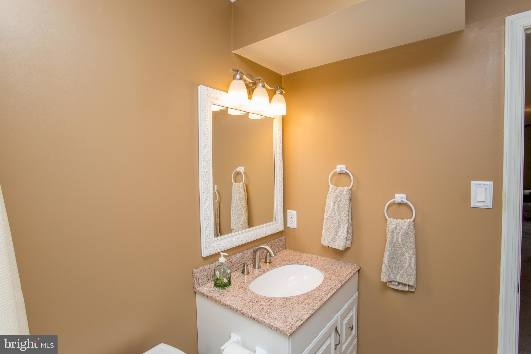 534 Patrick Place Chalfont, PA 18914 - Photo 21 of 36 Main Floor Bath