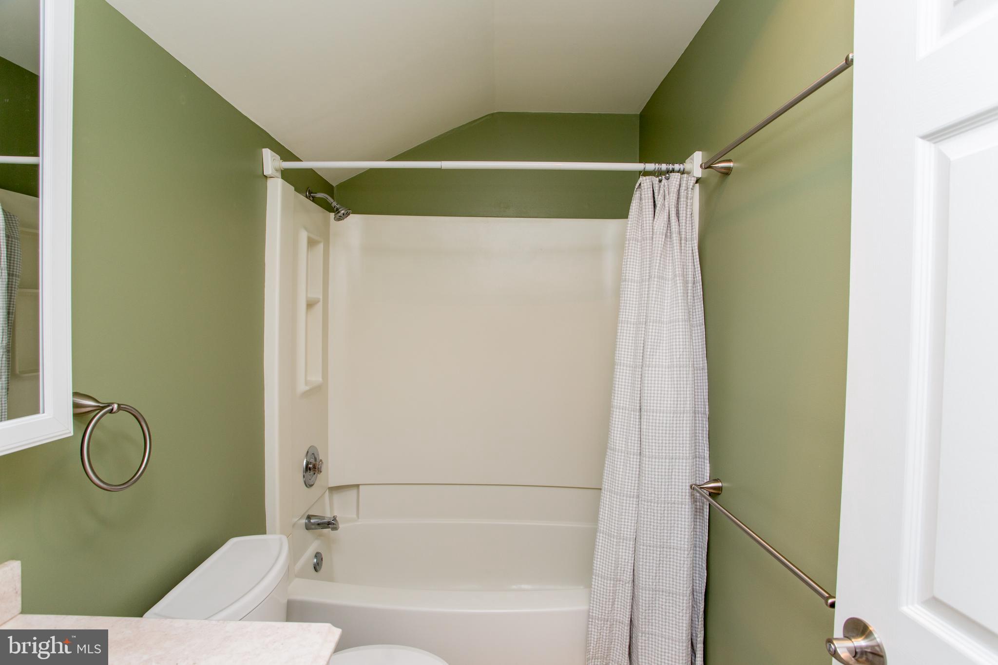 534 Patrick Place Chalfont, PA 18914 - Photo 29 of 36 Primary Bath