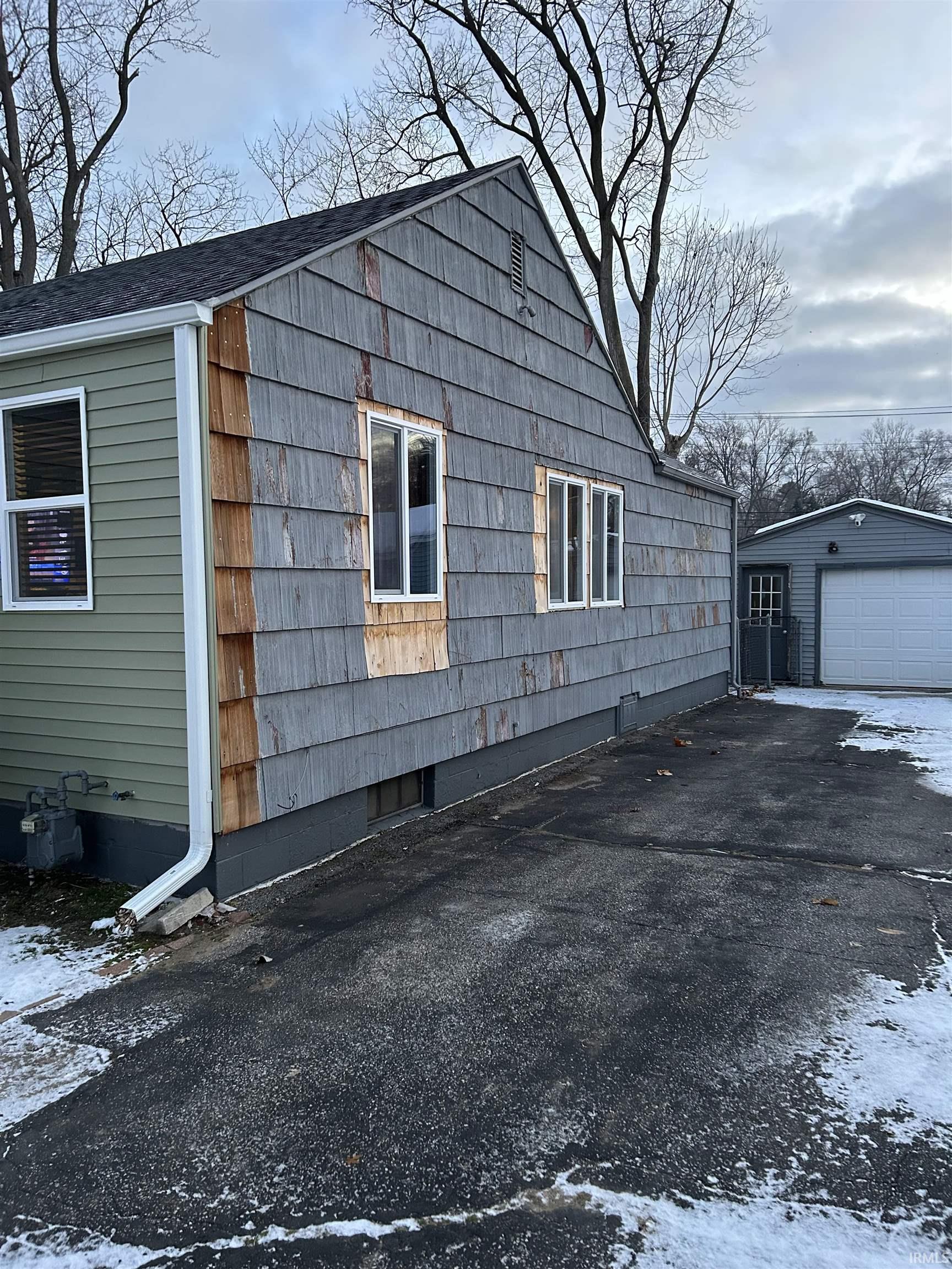 54252 North Ironwood Road South Bend, IN 46635 - Photo 2 of 14