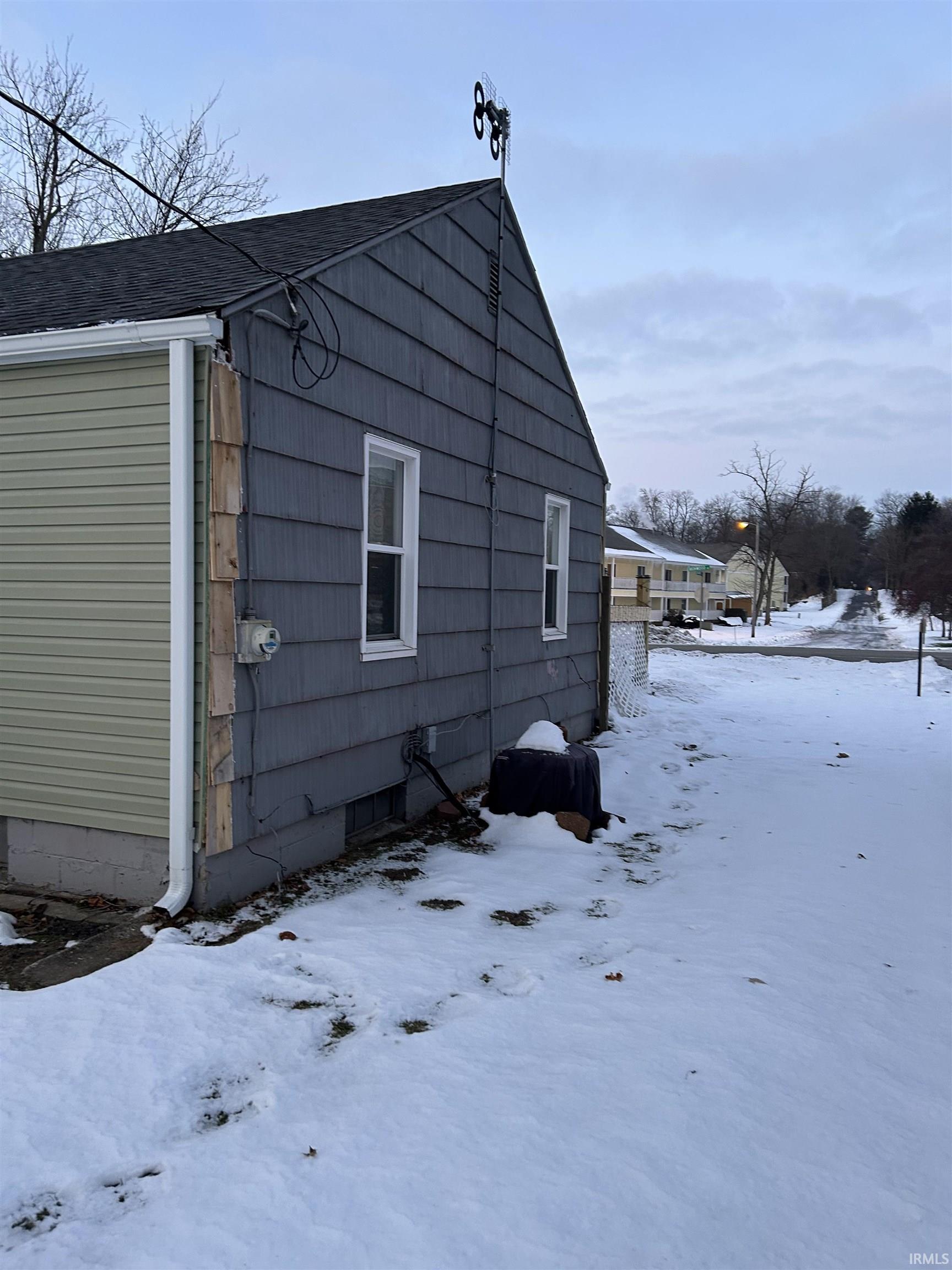 54252 North Ironwood Road South Bend, IN 46635 - Photo 4 of 14