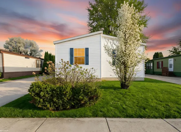 $92,500 | 49982 Pennbrook Court, Utica, MI 48315