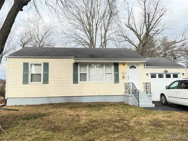 $1,200 | 1060 Loekes Drive, Florissant, MO 63031