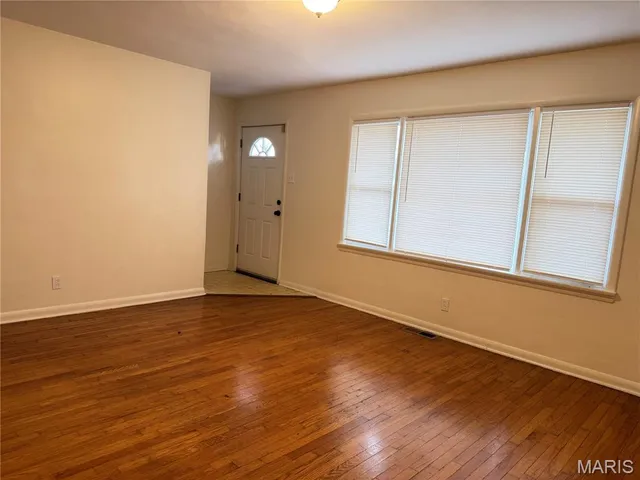 $1,200 | 1060 Loekes Drive, Florissant, MO 63031