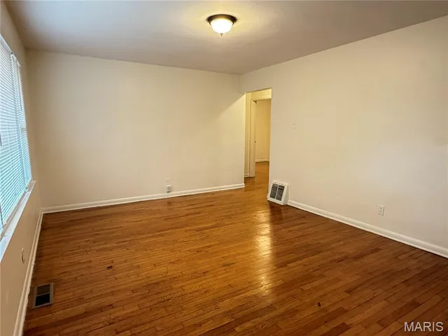 $1,200 | 1060 Loekes Drive, Florissant, MO 63031