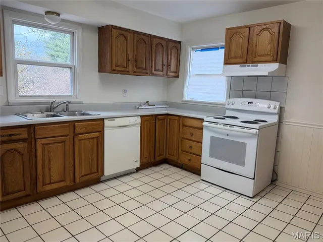 $1,200 | 1060 Loekes Drive, Florissant, MO 63031