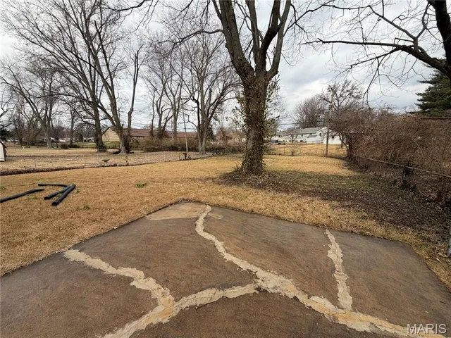 $1,200 | 1060 Loekes Drive, Florissant, MO 63031