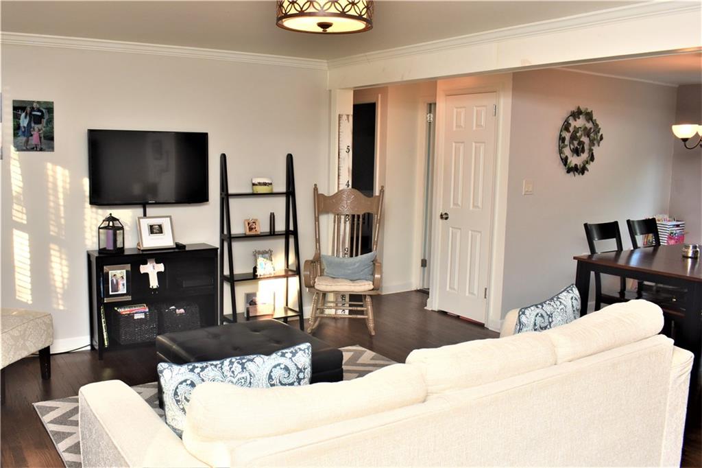 1617 McCully Road Pittsburgh, PA 15234 - Photo 4 of 20 Gallery Image 4