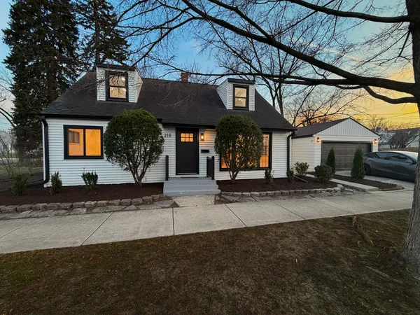 $525,000 | 219 East Berkshire Avenue, Lombard, IL 60148