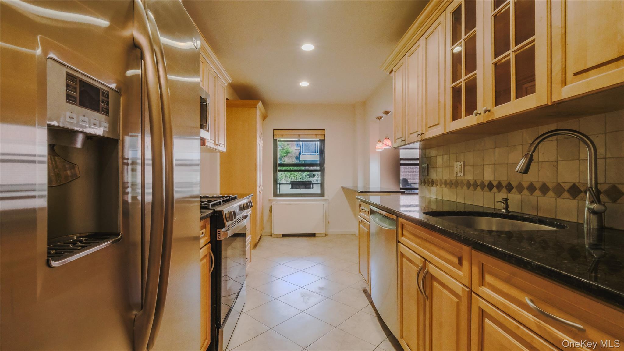 20 Canterbury Road, Unit 1P Great Neck, NY 11021 - Photo 9 of 28
