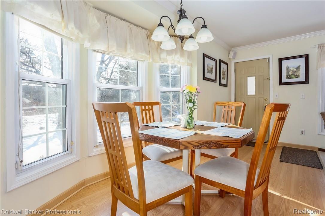 14001 Newburgh Road Livonia, MI 48150 - Photo 10 of 39 010-Dining_Room-5284029-large.jpg