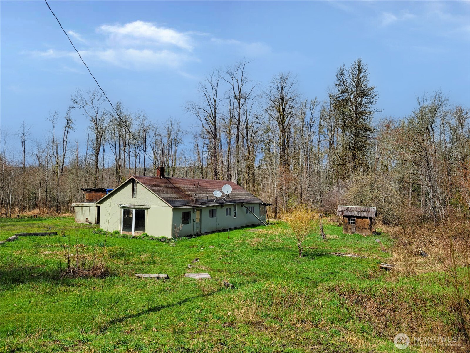 a view of house with garden