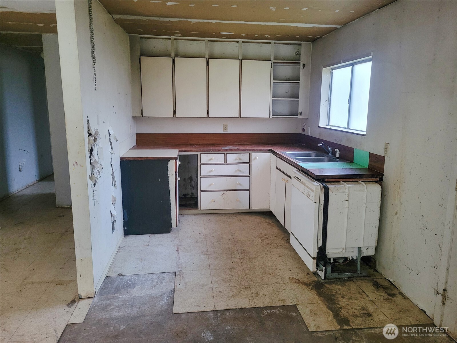 1840 West Deegan Road West Shelton, WA 98584 - Photo 12 of 24 a kitchen with granite countertop a sink and cabinets