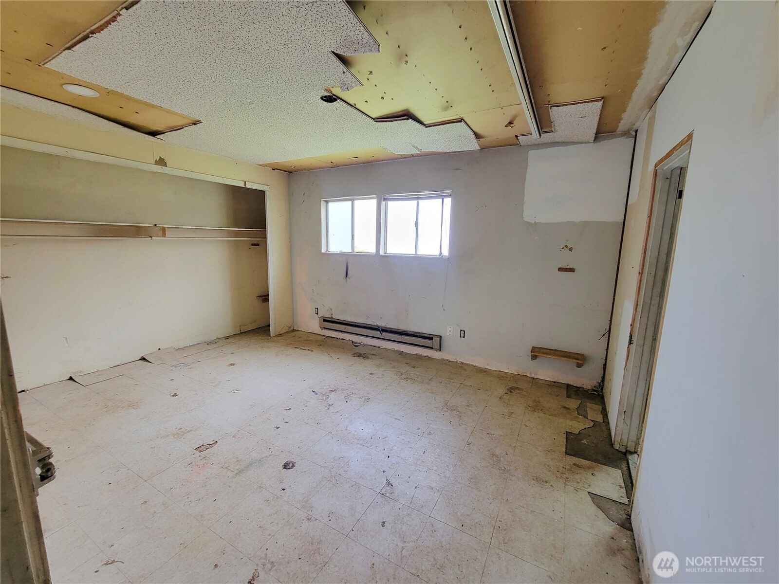 1840 West Deegan Road West Shelton, WA 98584 - Photo 19 of 24 a view of a room with a window