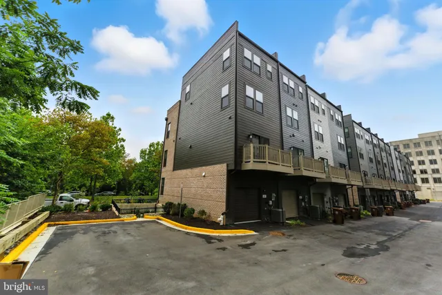 $799,900 | 807 King Farm Boulevard, Rockville, MD 20850