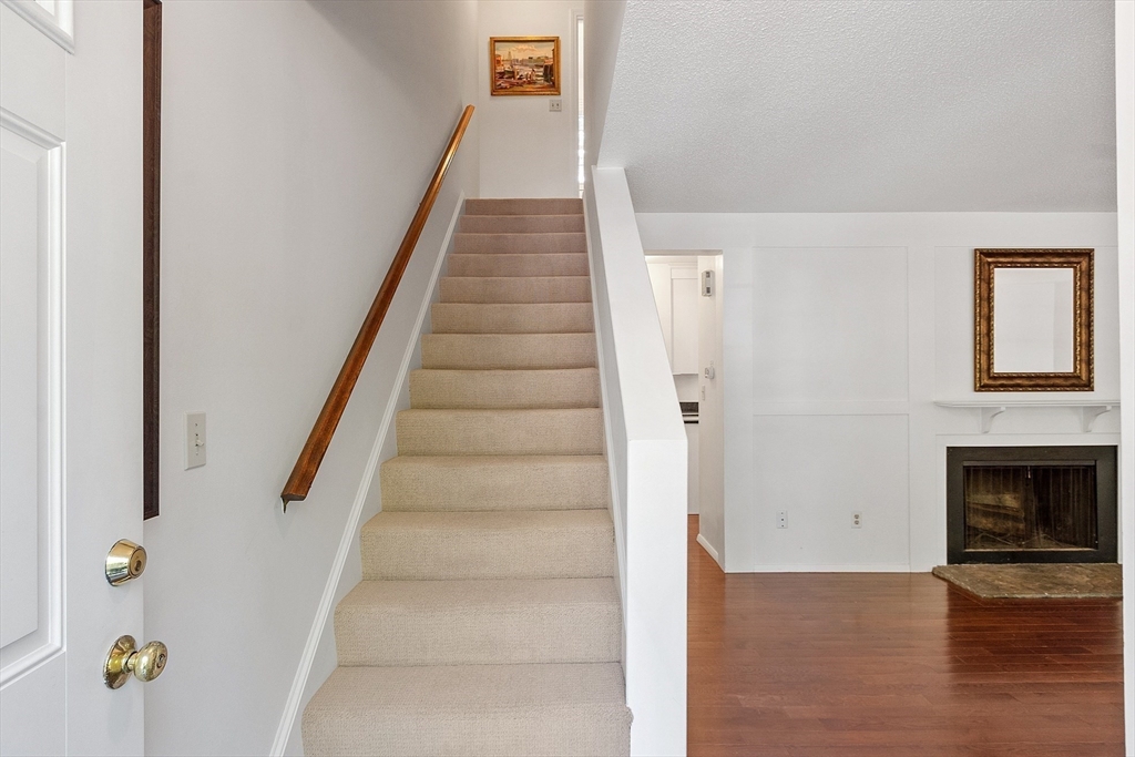 68 MacIntosh Lane, Unit 68 Boxborough, MA 01719 - Photo 3 of 32