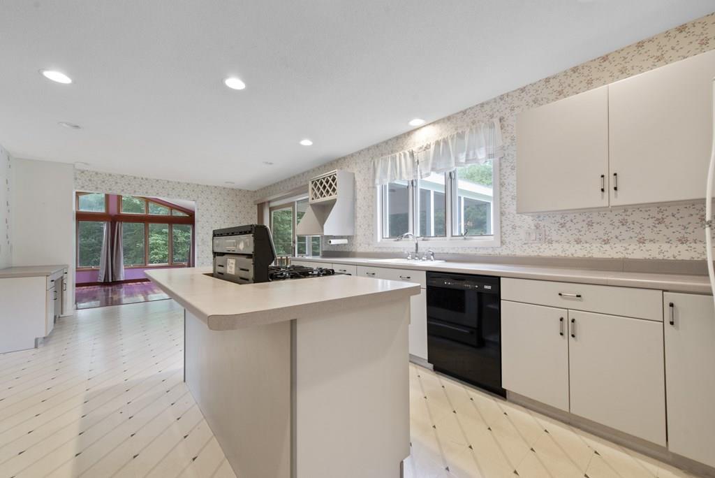428 A Porter Road East Longmeadow, MA 01028 - Photo 8 of 42 Gallery Image 8