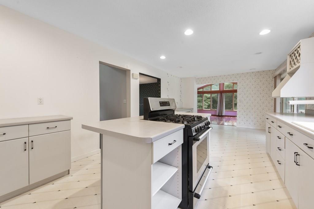 428 A Porter Road East Longmeadow, MA 01028 - Photo 9 of 42 Gallery Image 9