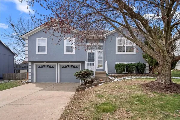 $310,000 | 109 East Laredo Trail, Raymore, MO 64083