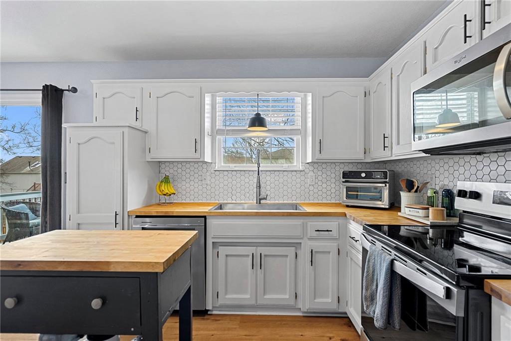 109 East Laredo Trail Raymore, MO 64083 - Photo 12 of 33