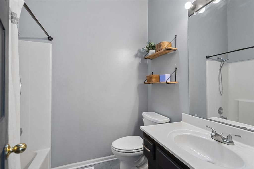 109 East Laredo Trail Raymore, MO 64083 - Photo 16 of 33