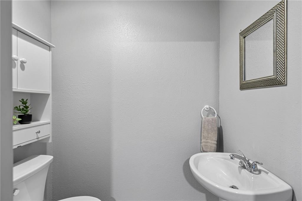 109 East Laredo Trail Raymore, MO 64083 - Photo 26 of 33