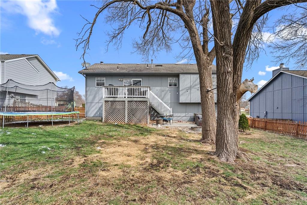 109 East Laredo Trail Raymore, MO 64083 - Photo 29 of 33