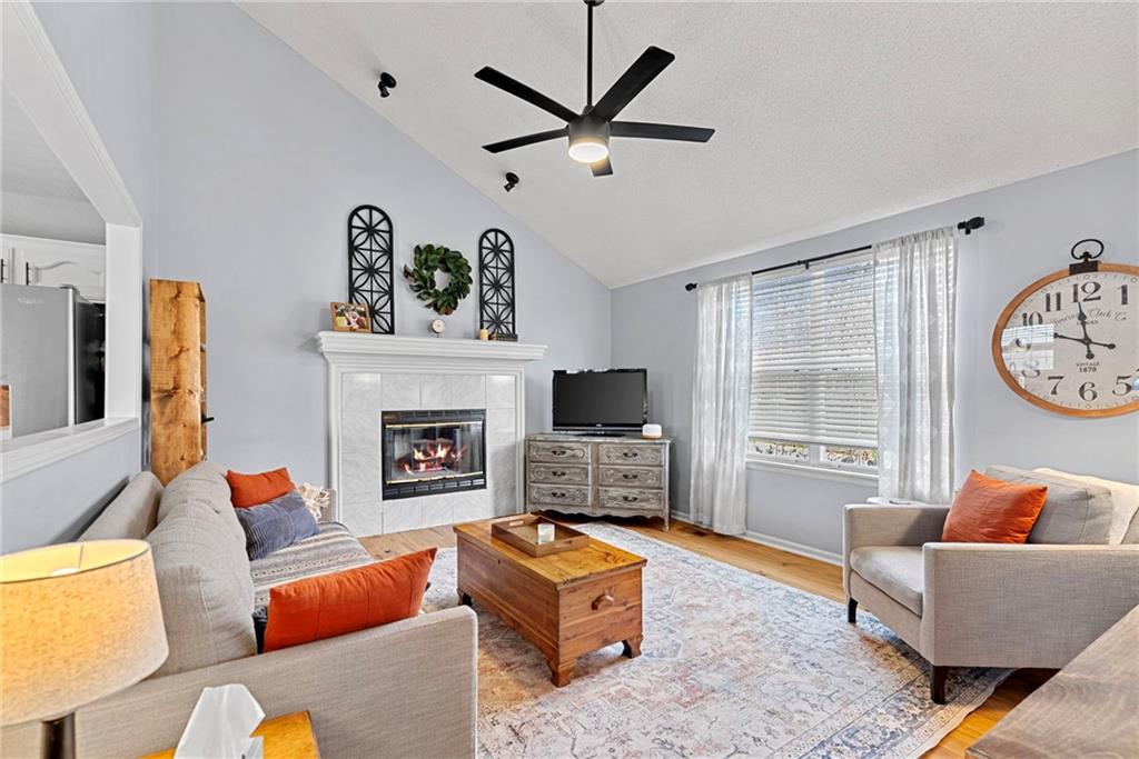 109 East Laredo Trail Raymore, MO 64083 - Photo 6 of 33