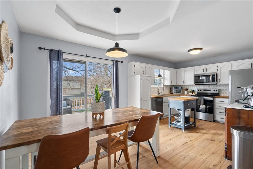 109 East Laredo Trail Raymore, MO 64083 - Photo 9 of 33