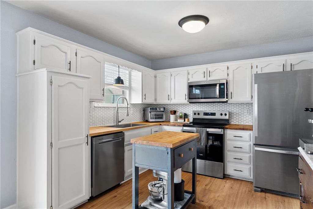 109 East Laredo Trail Raymore, MO 64083 - Photo 10 of 33