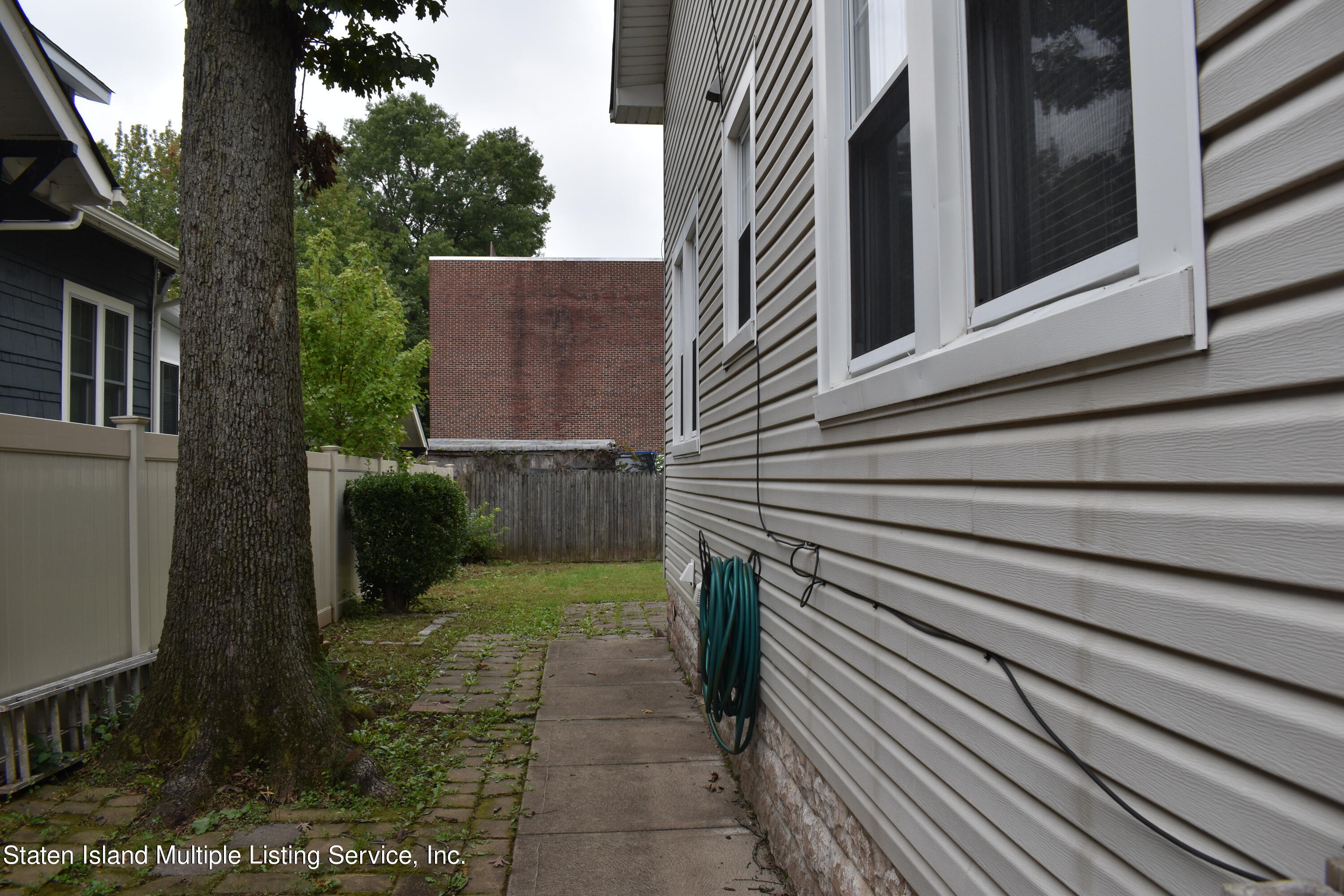 11 Edgewood Road Staten Island, NY 10308 - Photo 5 of 66 DSC_0606