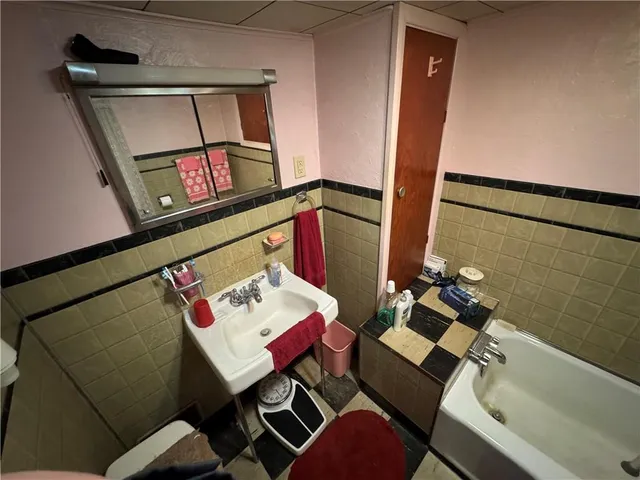 a view of a storage & utility room