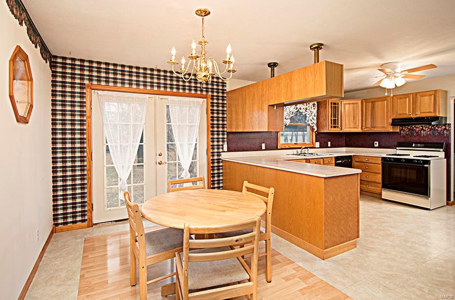 12724 Slant Road Carlyle, IL 62231 - Photo 14 of 39