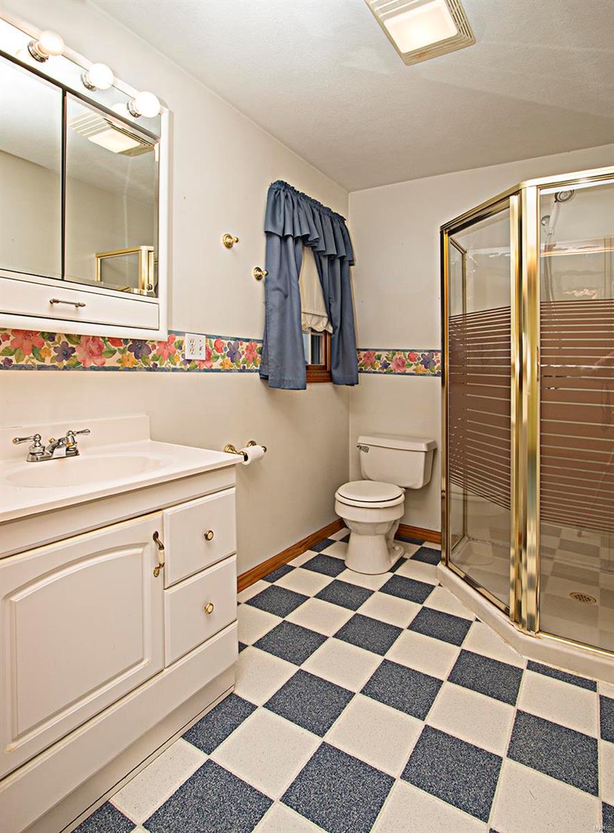 12724 Slant Road Carlyle, IL 62231 - Photo 20 of 39