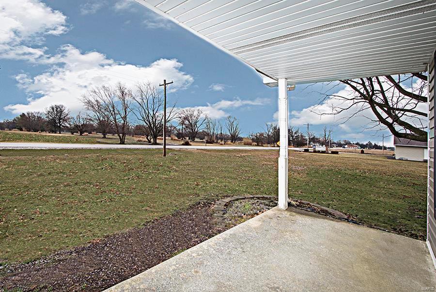 12724 Slant Road Carlyle, IL 62231 - Photo 5 of 39