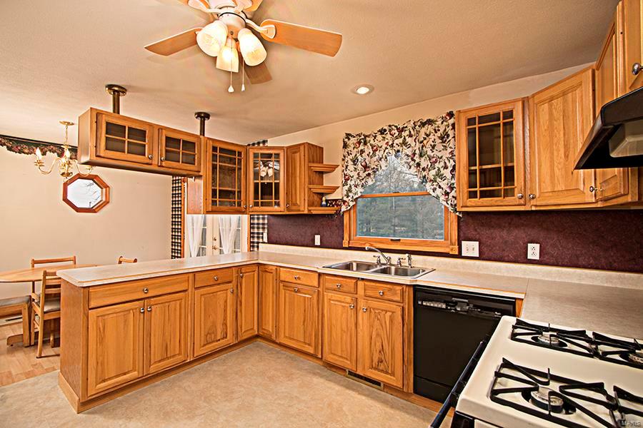 12724 Slant Road Carlyle, IL 62231 - Photo 8 of 39